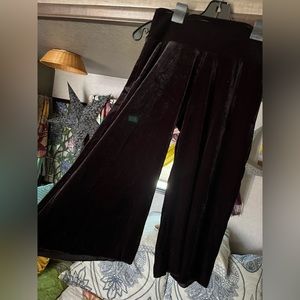 Street Code Black Velvet Flared Capri Medium